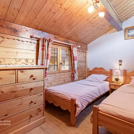 Les Chenevers Lanslevillard Room photo
