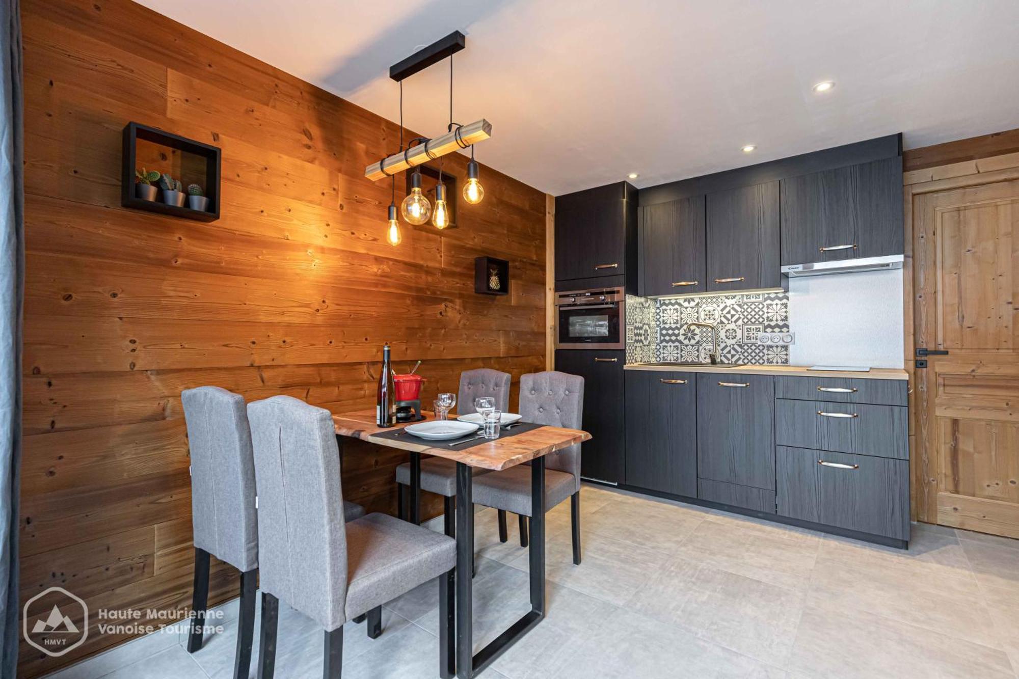 Les Chenevers Apartment
